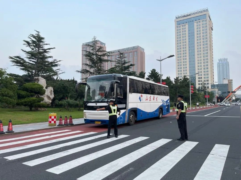 經(jīng)開區(qū)著力破解韓樂坊周邊停車難題